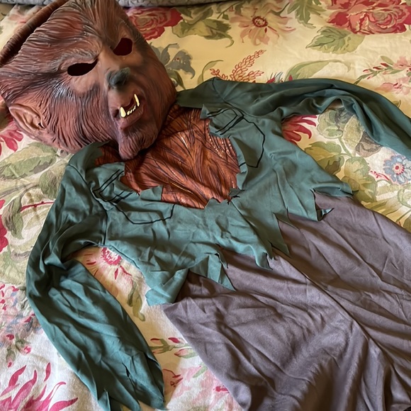 The WOLFMAN Universal Studios Costume Body suit + Rubber Mask Size Child S 4-6 - Picture 10 of 16